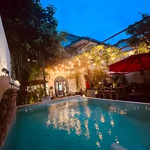 Hostel Seconds -, Colombo